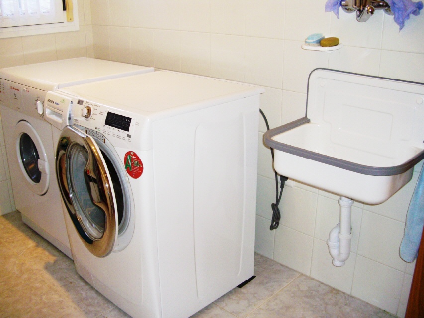 laundry (possible kitchen)
