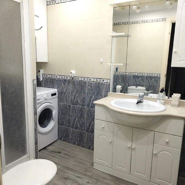 Laguna Beach 9 - bathroom with shower bath