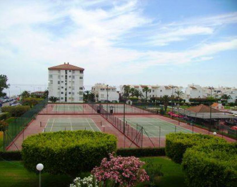 Urb. Laguna Beach - pistas de tenis
